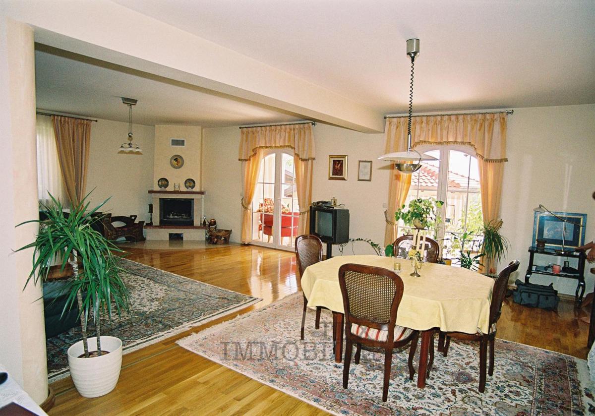 Parenzo, casa in ottima posizione con 14 unità abitative ​