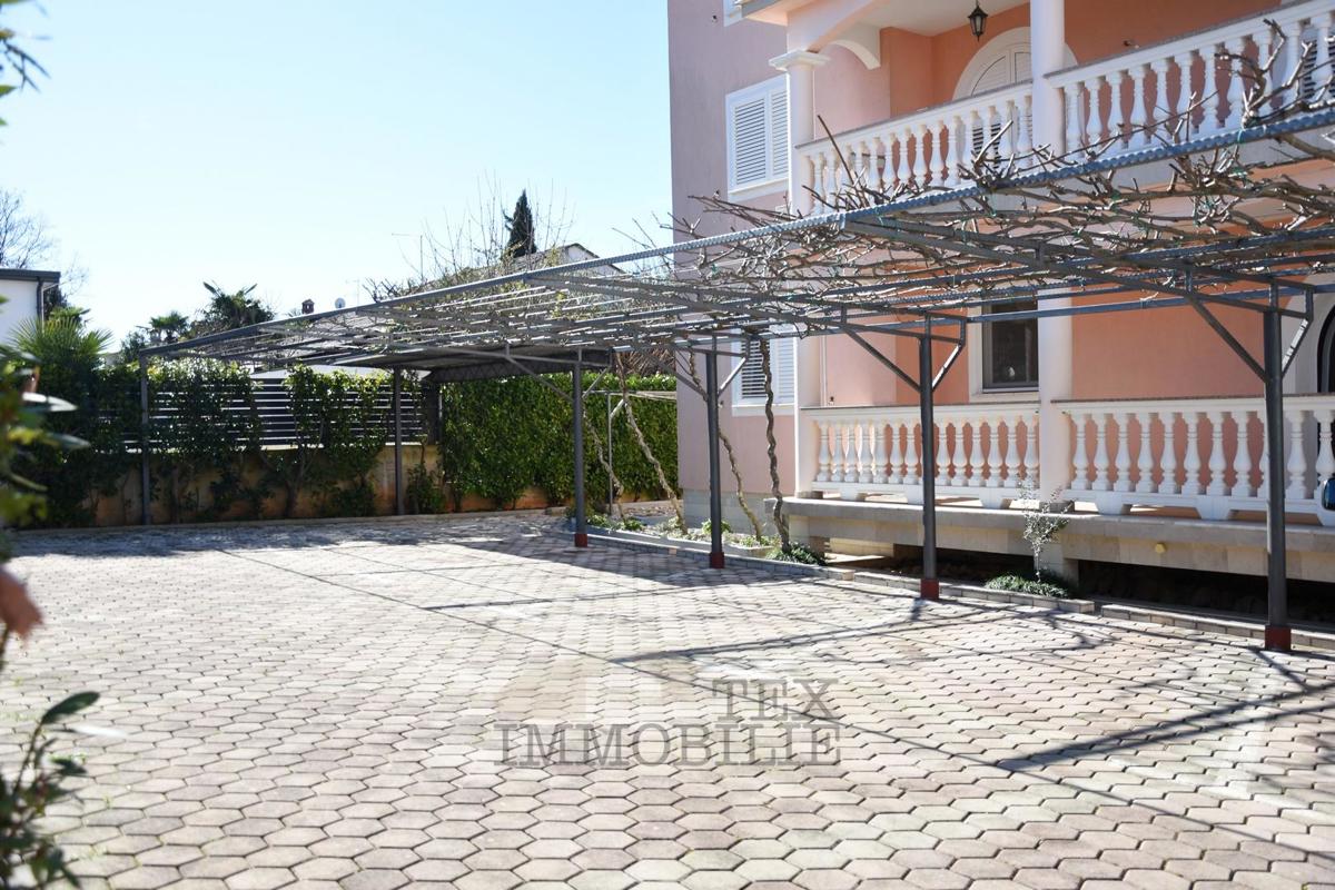 Parenzo, casa in ottima posizione con 14 unità abitative ​