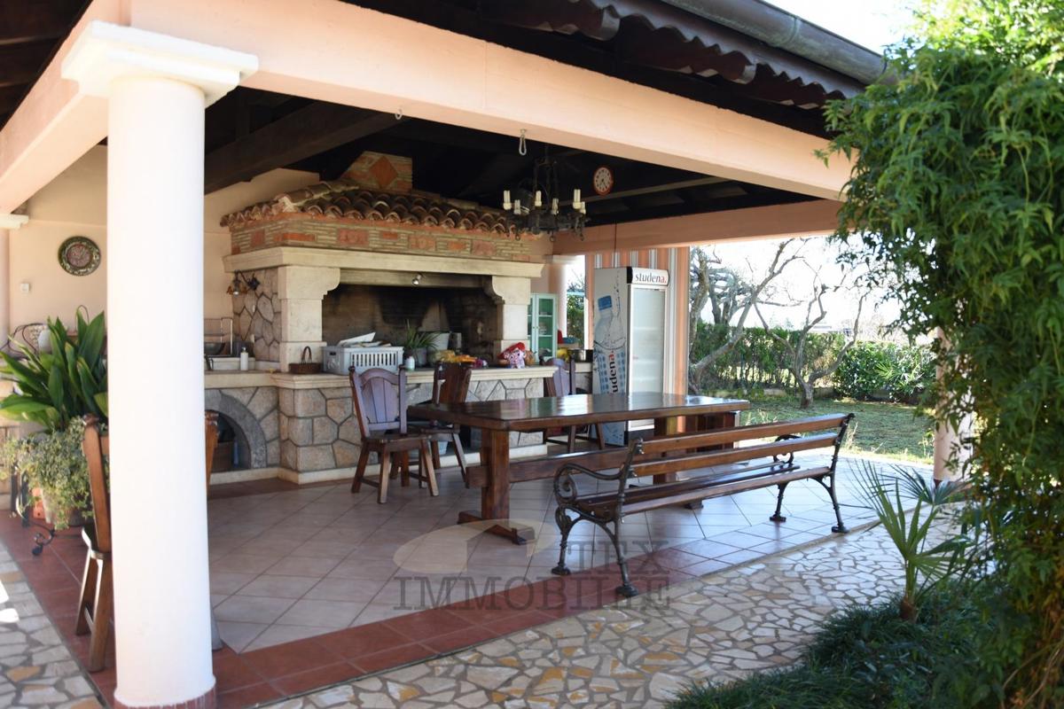 Parenzo, casa in ottima posizione con 14 unità abitative ​