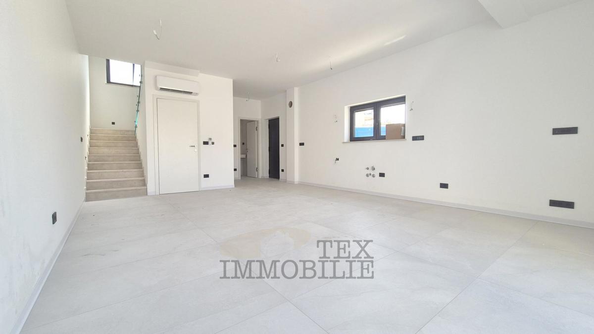 Parenzo, ampio appartamento con piscina e vista mare