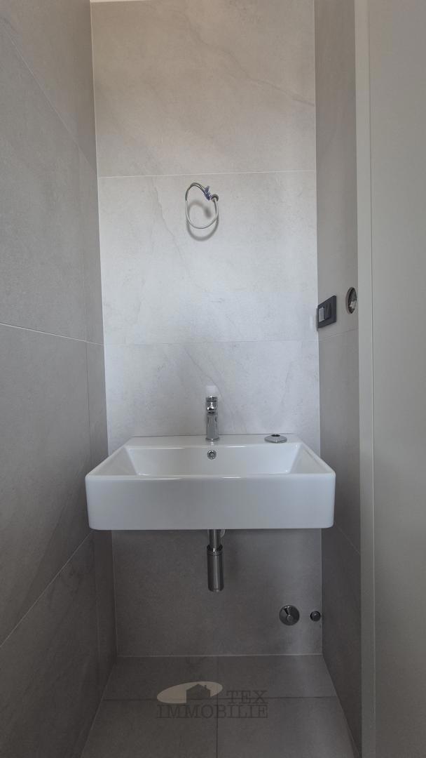 Parenzo, ampio appartamento con piscina e vista mare