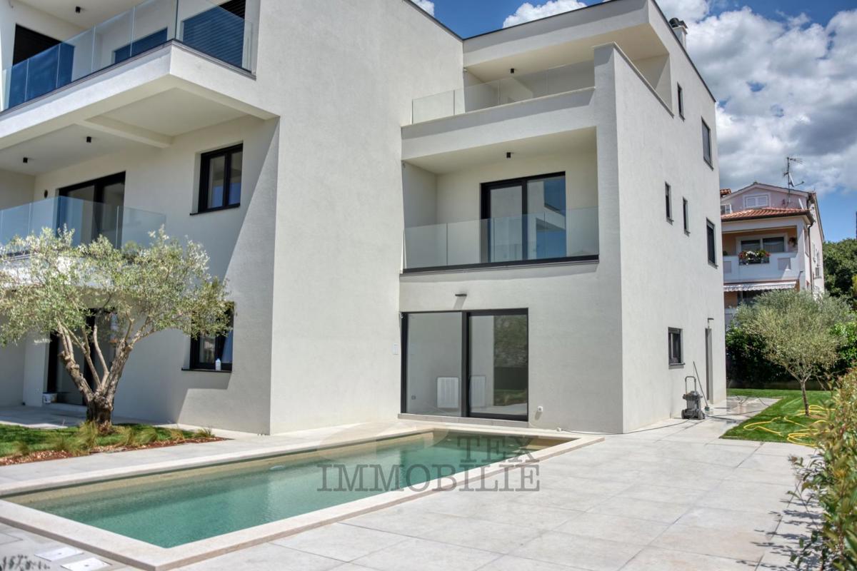 Parenzo, ampio appartamento con piscina e vista mare