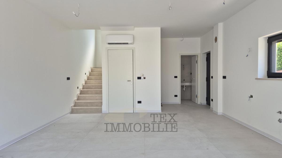 Parenzo, ampio appartamento con piscina e vista mare