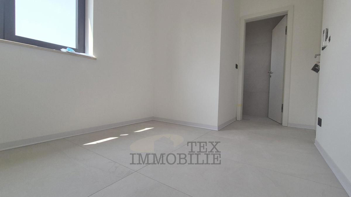 Parenzo, ampio appartamento con piscina e vista mare