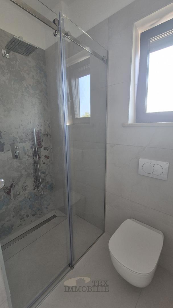 Parenzo, ampio appartamento con piscina e vista mare