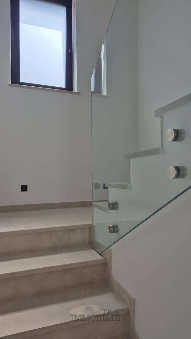 Parenzo, ampio appartamento con piscina e vista mare