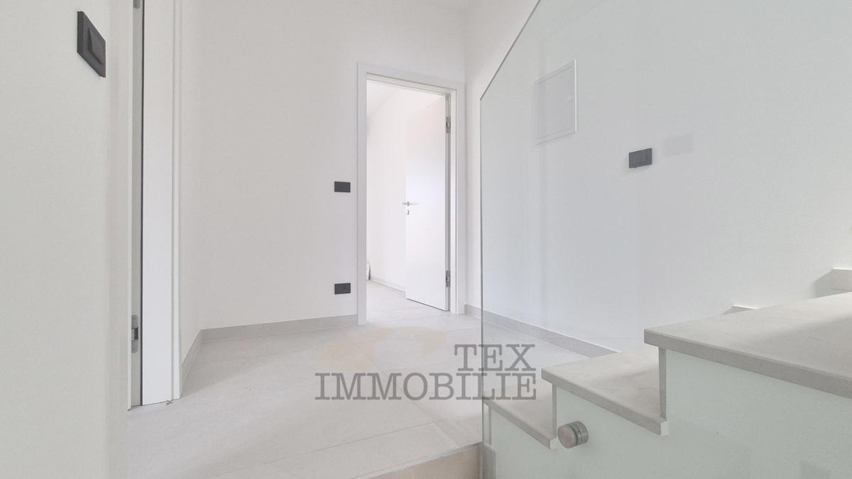 Parenzo, ampio appartamento con piscina e vista mare