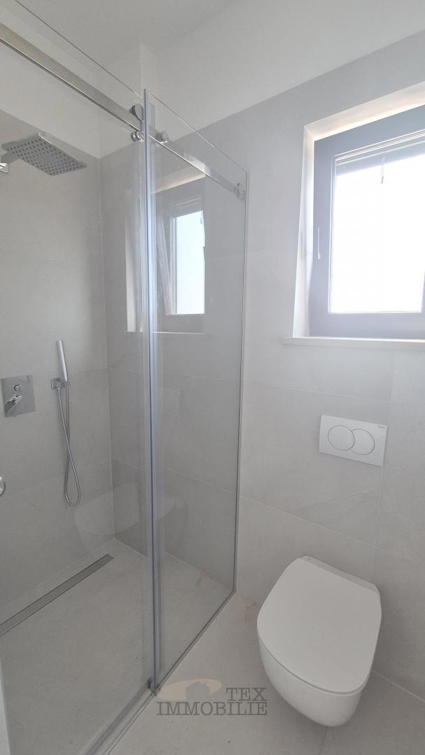 Parenzo, ampio appartamento con piscina e vista mare