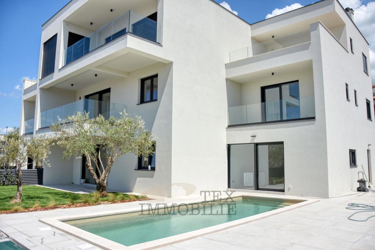 Parenzo, ampio appartamento con piscina e vista mare