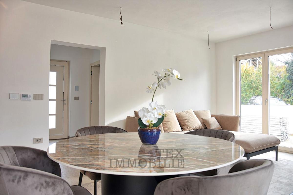 Casa moderna vicino al mare e nei dintorni di Parenzo 