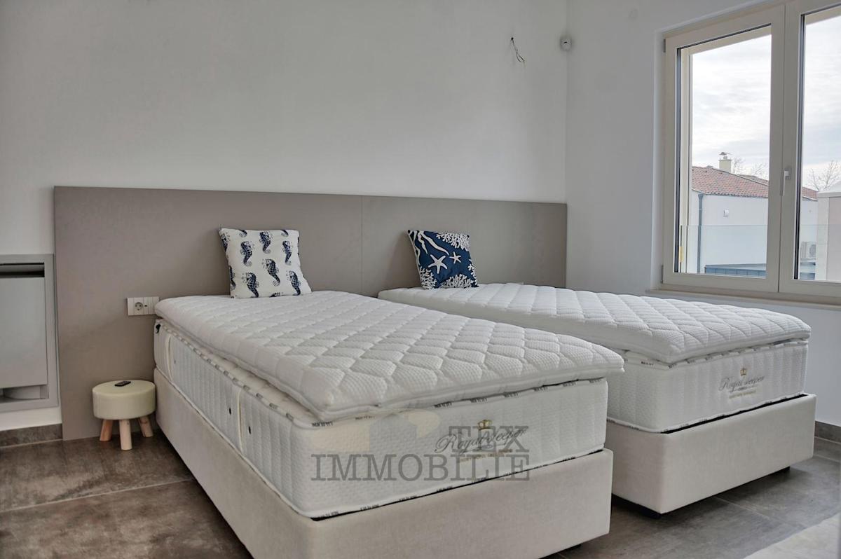 Casa moderna vicino al mare e nei dintorni di Parenzo 