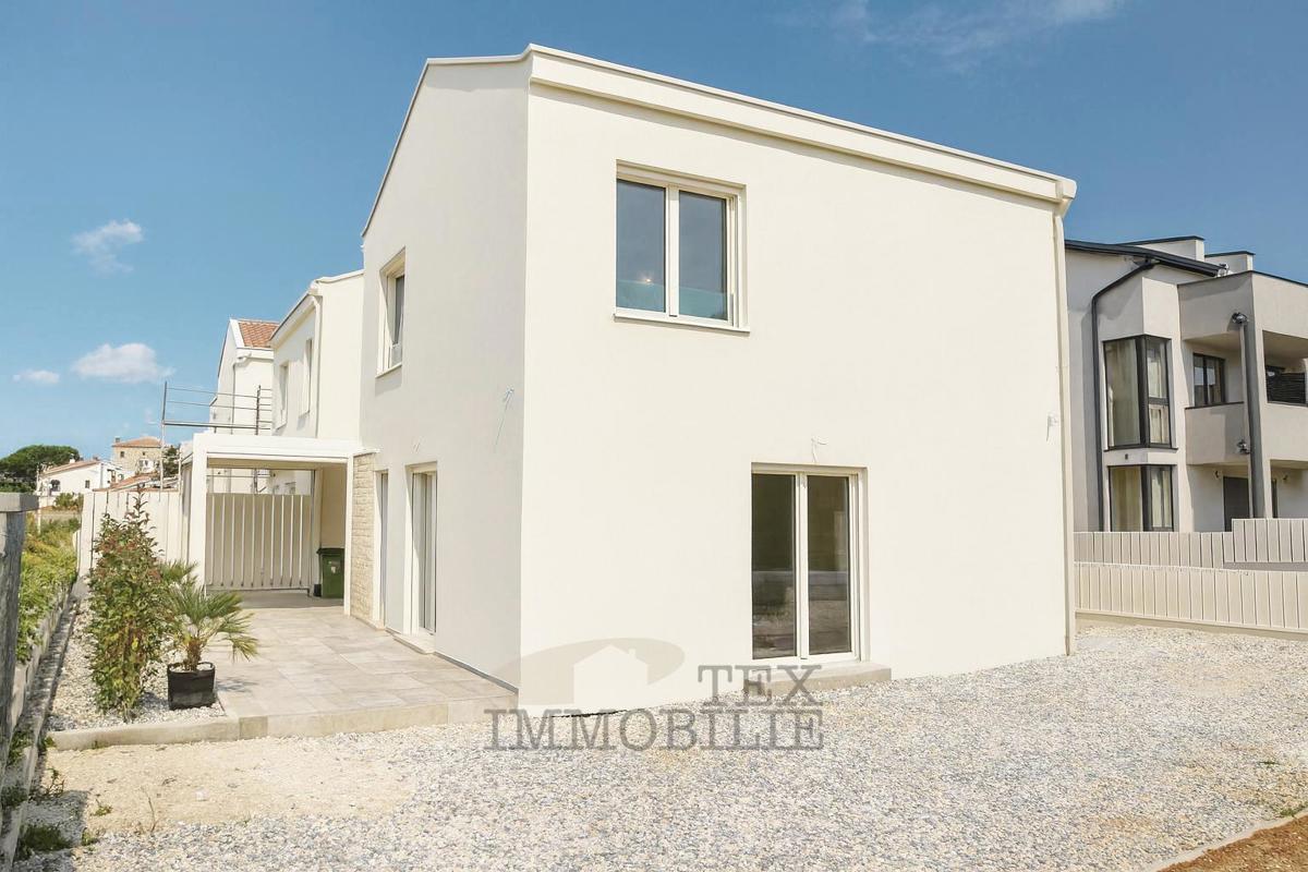 Casa moderna vicino al mare e nei dintorni di Parenzo 