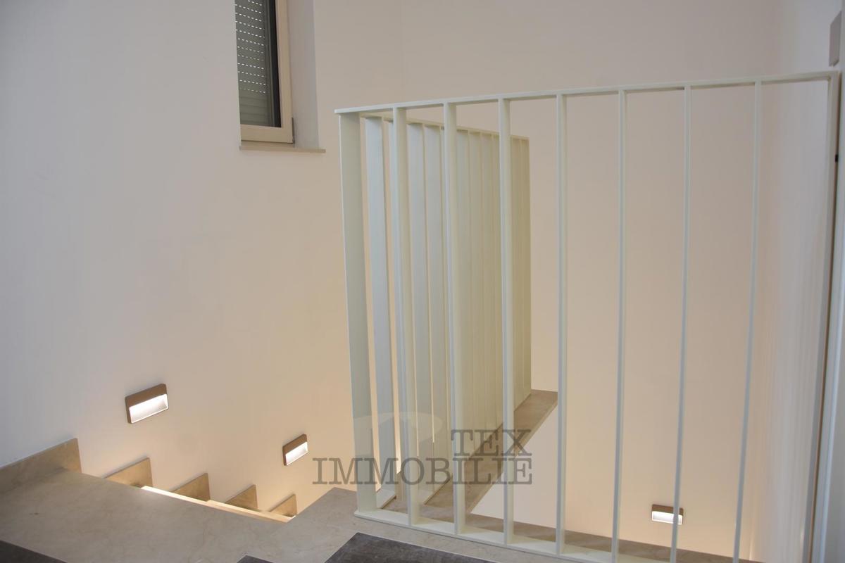 Casa moderna vicino al mare e nei dintorni di Parenzo 