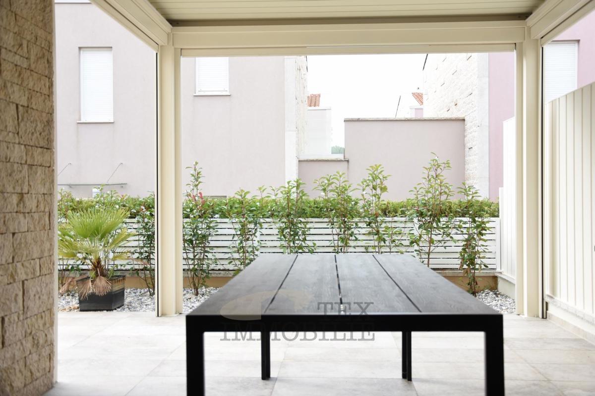 Casa moderna vicino al mare e nei dintorni di Parenzo 