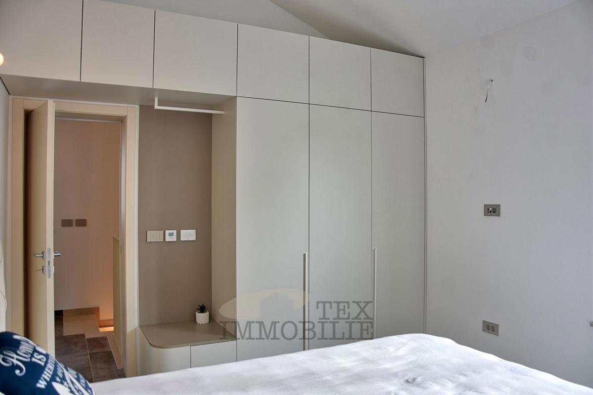 Casa moderna vicino al mare e nei dintorni di Parenzo 