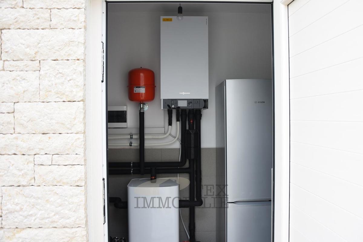 Casa moderna vicino al mare e nei dintorni di Parenzo 