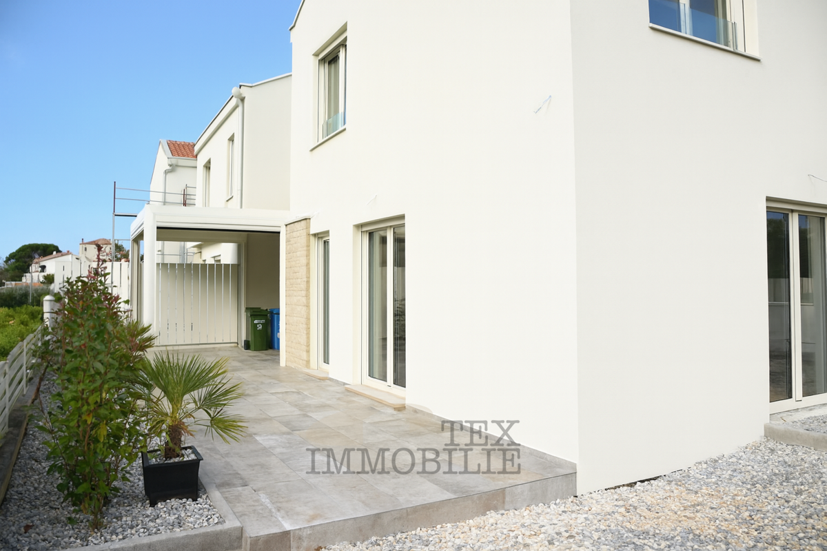 Casa moderna vicino al mare e nei dintorni di Parenzo 