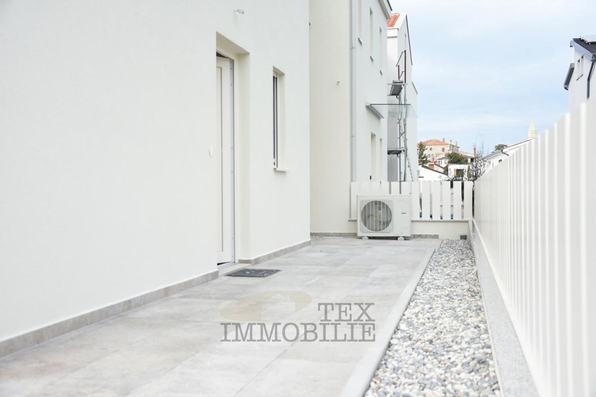 Casa moderna vicino al mare e nei dintorni di Parenzo 