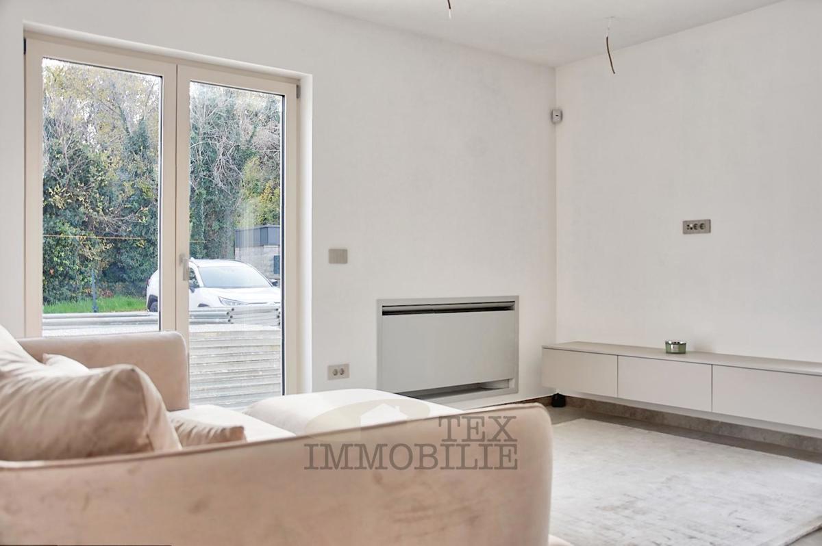 Casa moderna vicino al mare e nei dintorni di Parenzo 