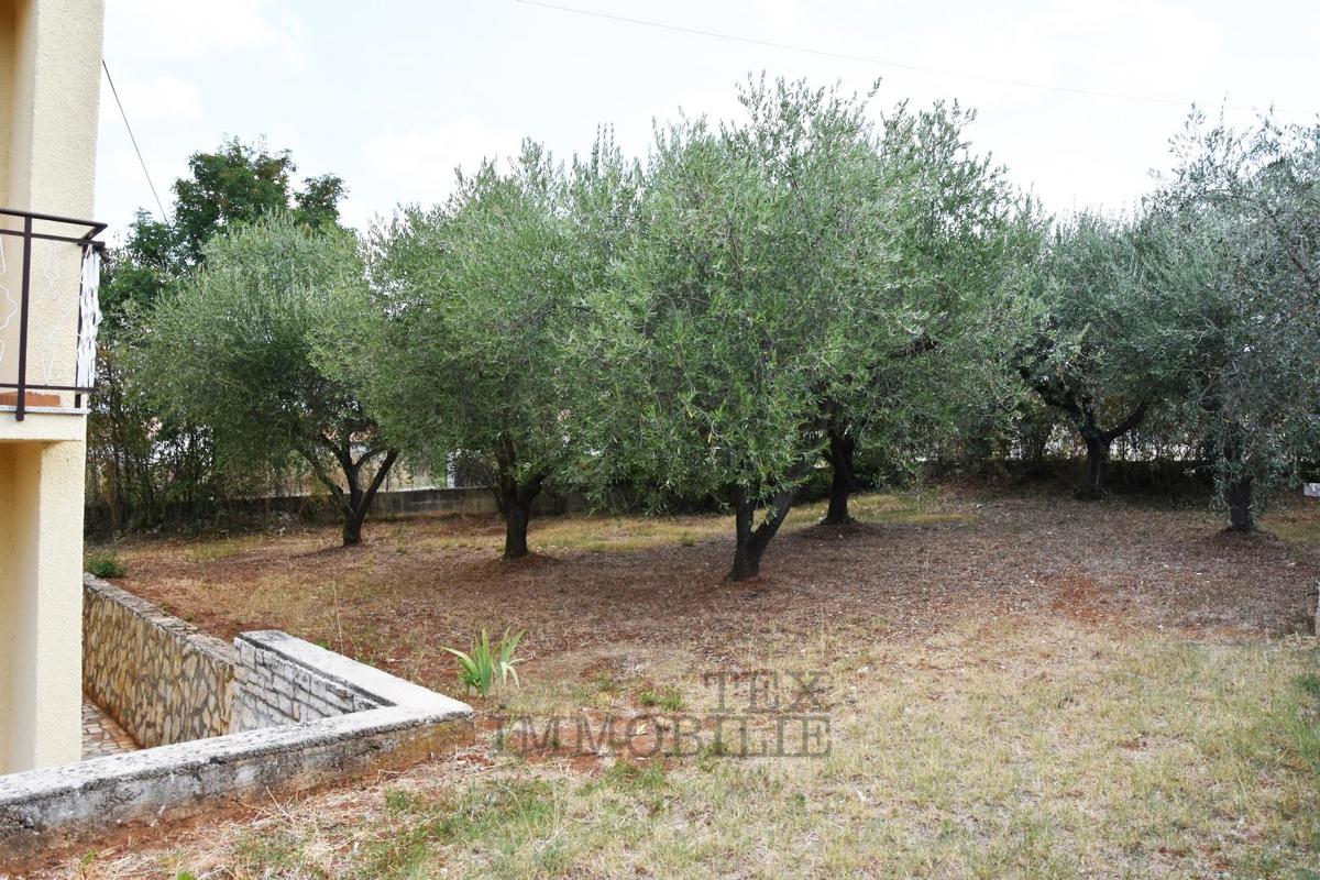 Ampia casa indipendente nei pressi di Parenzo, 282 m2