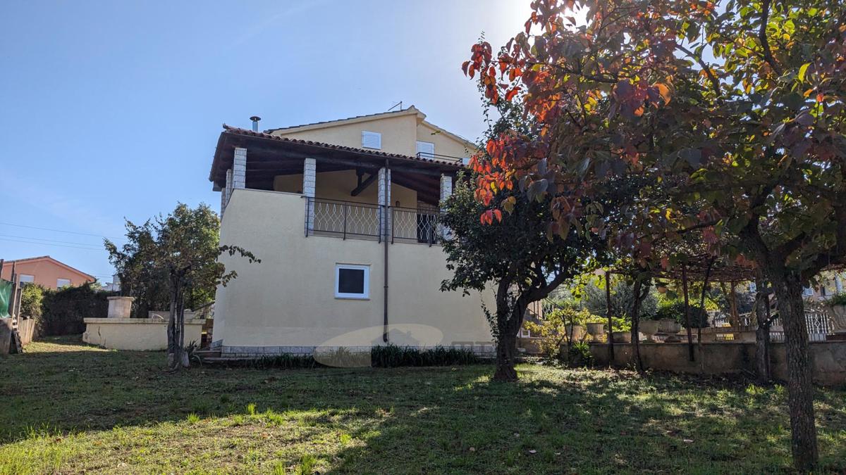 Ampia casa indipendente nei pressi di Parenzo, 282 m2