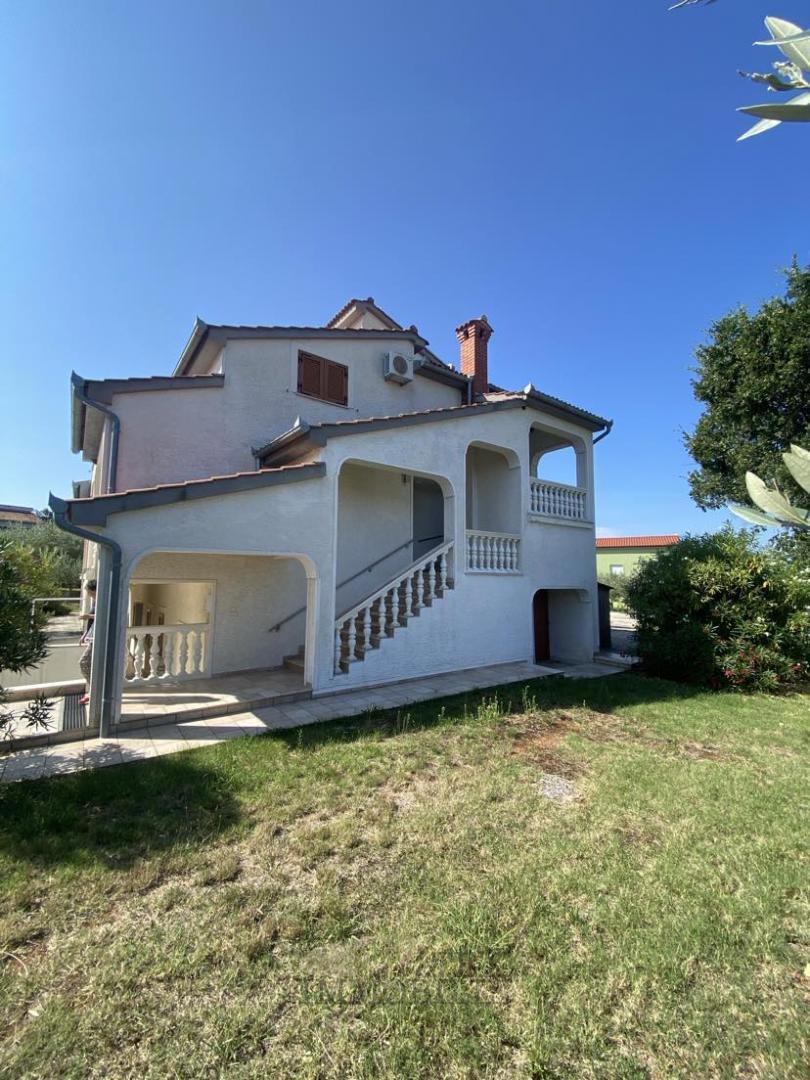 Casa Indipendente con Piscina e Vista Mare – Terreno 2.582 m²