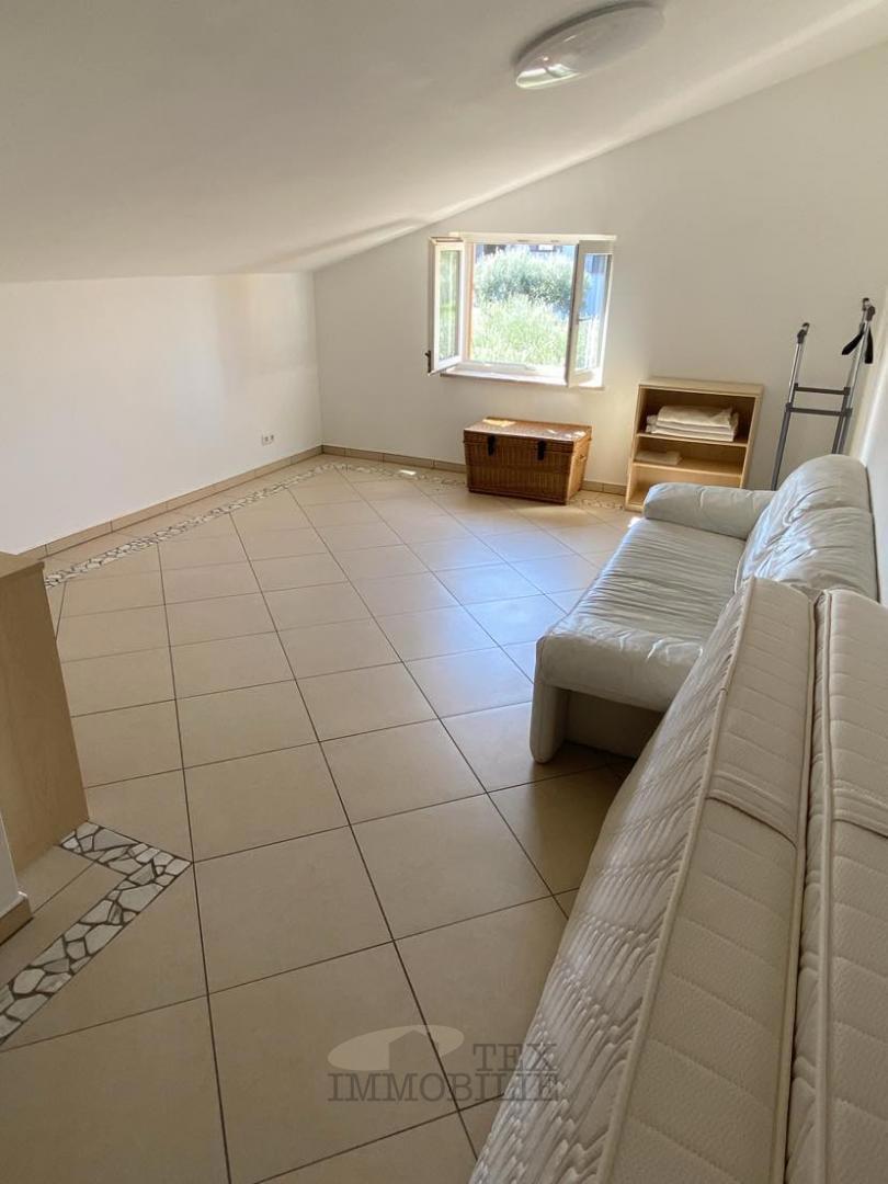 Casa Indipendente con Piscina e Vista Mare – Terreno 2.582 m²