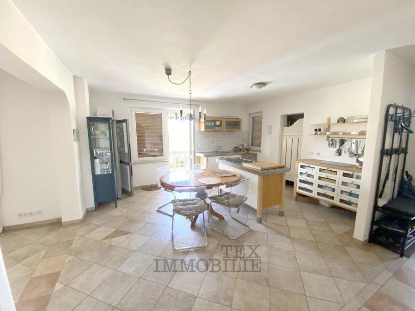 Casa Indipendente con Piscina e Vista Mare – Terreno 2.582 m²