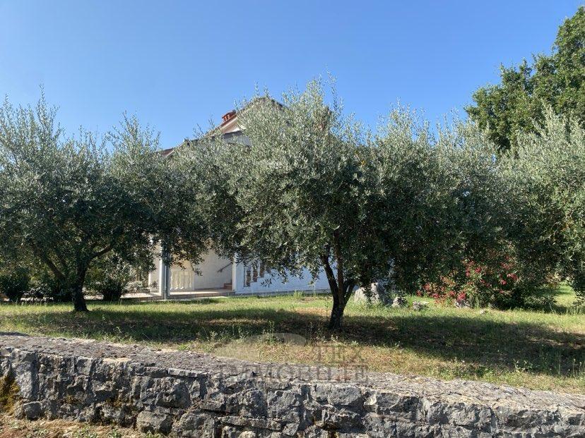 Casa Indipendente con Piscina e Vista Mare – Terreno 2.582 m²