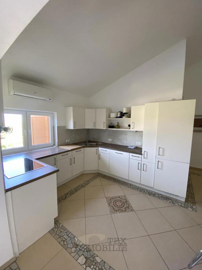 Casa Indipendente con Piscina e Vista Mare – Terreno 2.582 m²