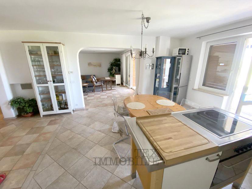 Casa Indipendente con Piscina e Vista Mare – Terreno 2.582 m²