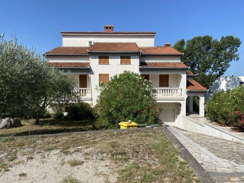 Casa Indipendente con Piscina e Vista Mare – Terreno 2.582 m²