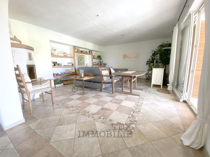 Casa Indipendente con Piscina e Vista Mare – Terreno 2.582 m²