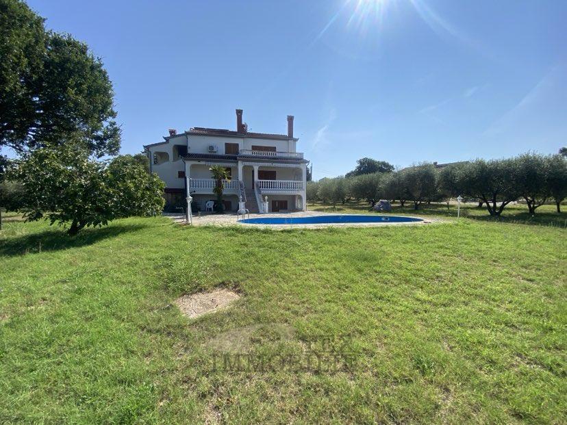 Casa Indipendente con Piscina e Vista Mare – Terreno 2.582 m²