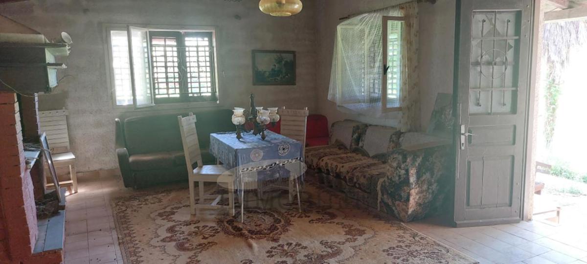 Casetta con ampio terreno edificabile – ottima opportunità di investimento in Istria!