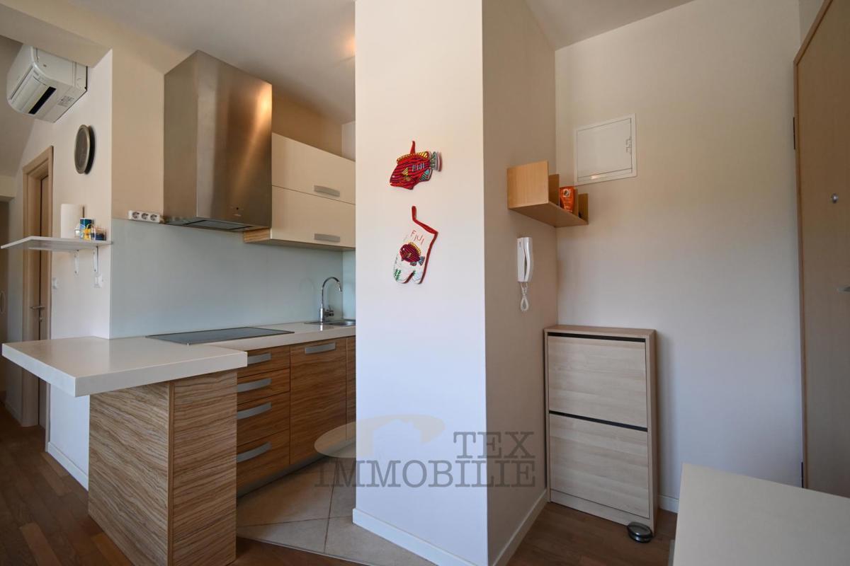 Appartamento con una Camera da Letto e Piscina in una Zona Tranquilla di Parenzo