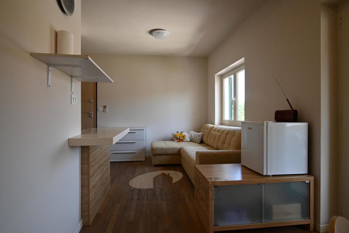 Appartamento con una Camera da Letto e Piscina in una Zona Tranquilla di Parenzo