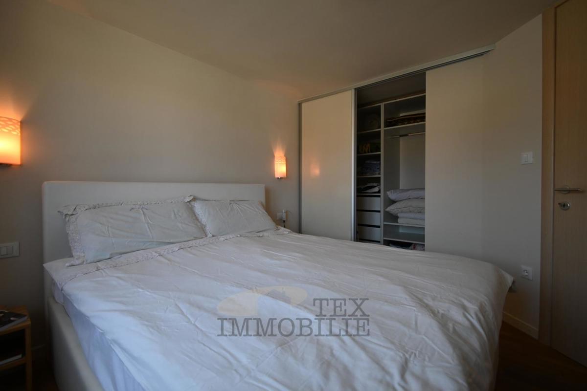 Appartamento con una Camera da Letto e Piscina in una Zona Tranquilla di Parenzo