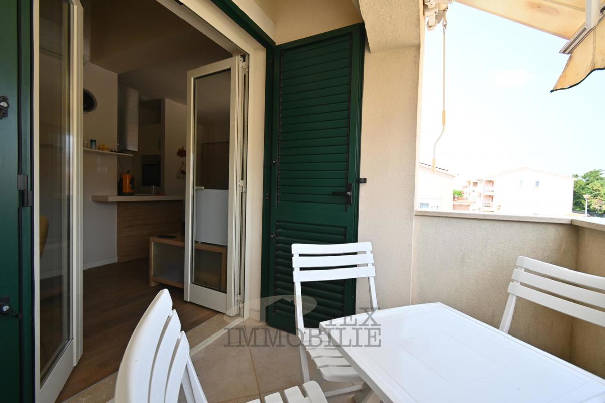 Appartamento con una Camera da Letto e Piscina in una Zona Tranquilla di Parenzo