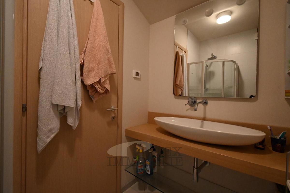 Appartamento con una Camera da Letto e Piscina in una Zona Tranquilla di Parenzo