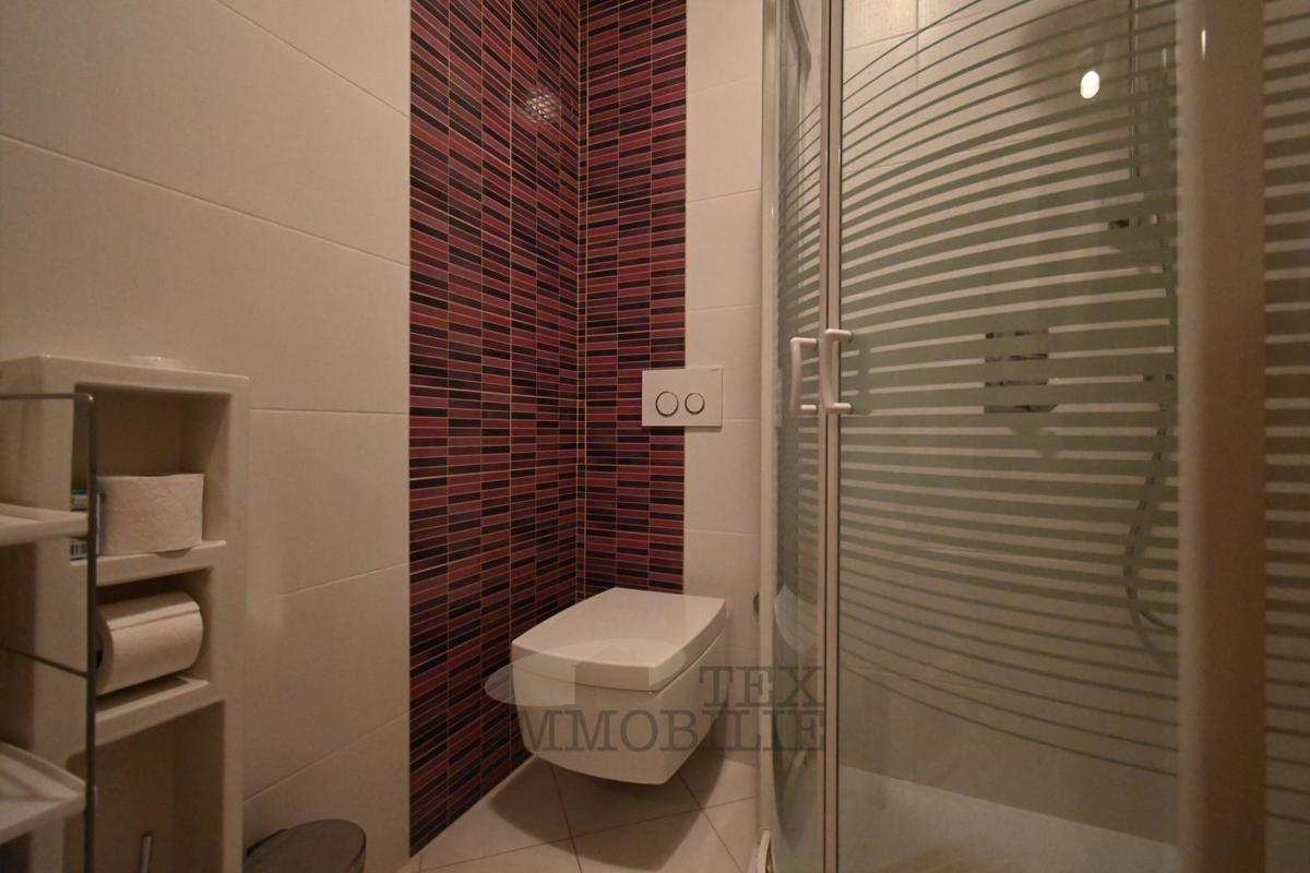 Appartamento con una Camera da Letto e Piscina in una Zona Tranquilla di Parenzo