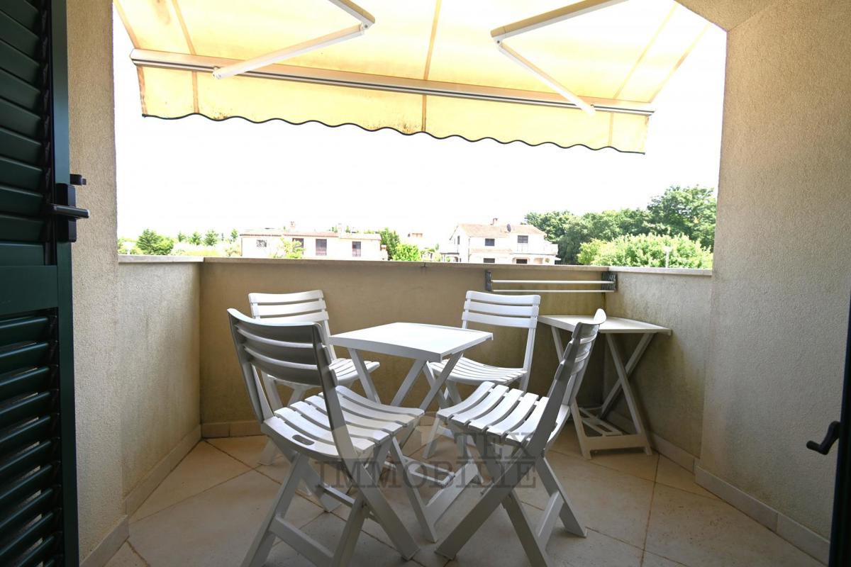 Appartamento con una Camera da Letto e Piscina in una Zona Tranquilla di Parenzo