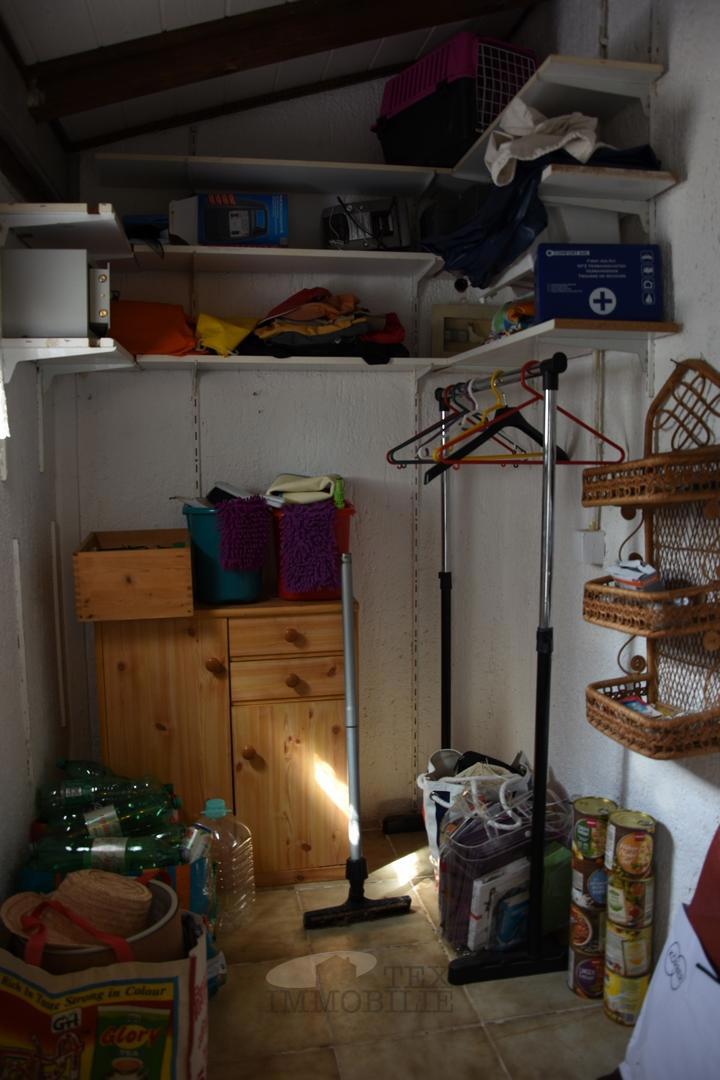 Casa familiare con galleria e camino, posizione tranquilla