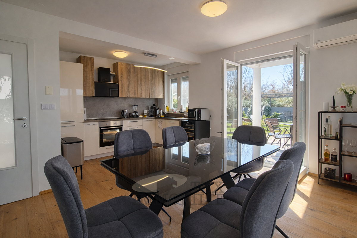 Bellissima casa vicino alla città di Parenzo