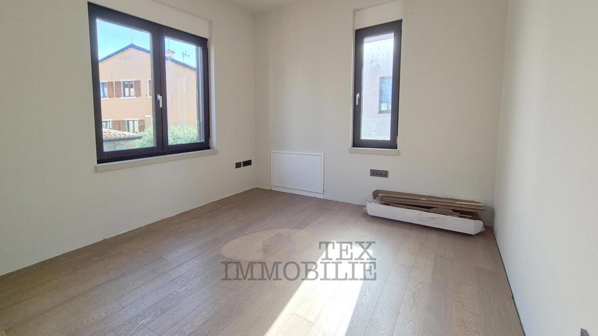 Nuovo appartamento vicino al mare e al centro di Parenzo 