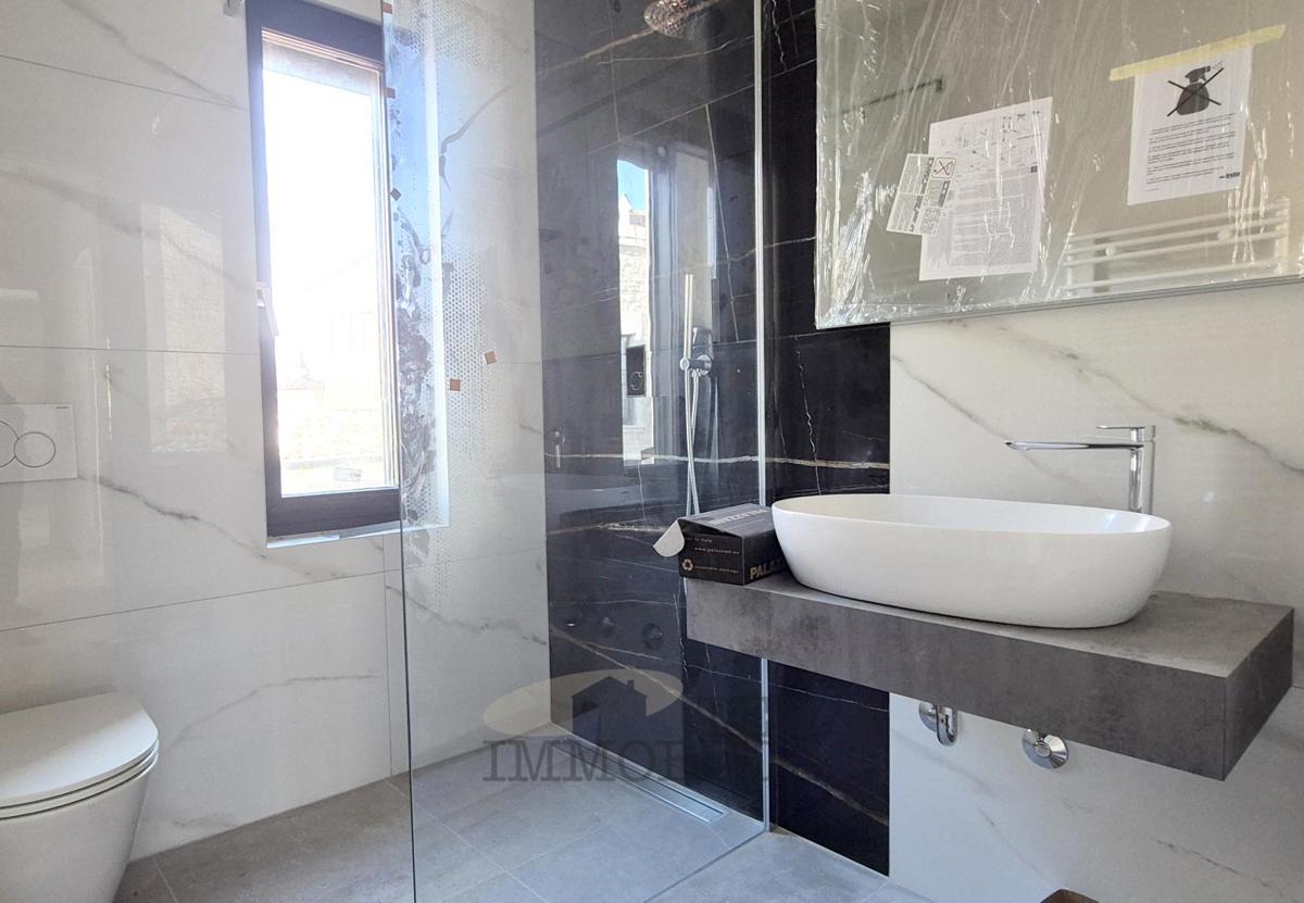 Nuovo appartamento vicino al mare e al centro di Parenzo 