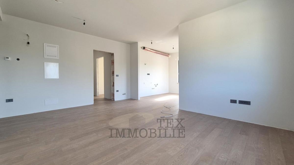 Nuovo appartamento vicino al mare e al centro di Parenzo 