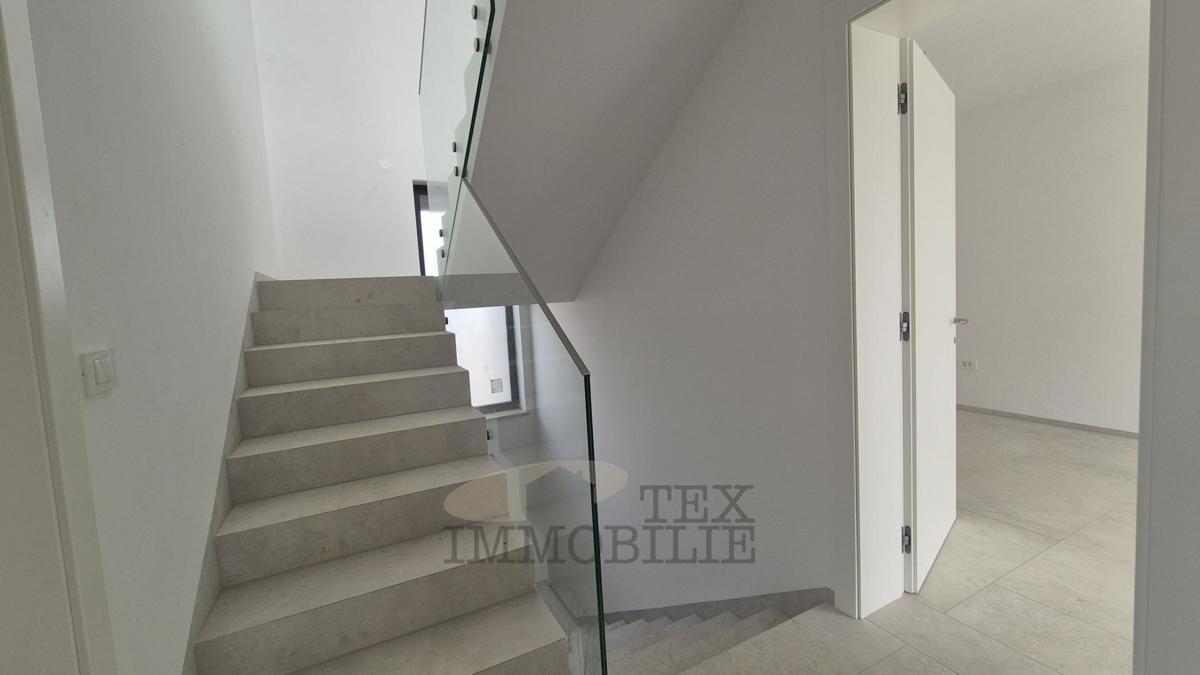 Bella villa moderna con piscina a Parenzo 