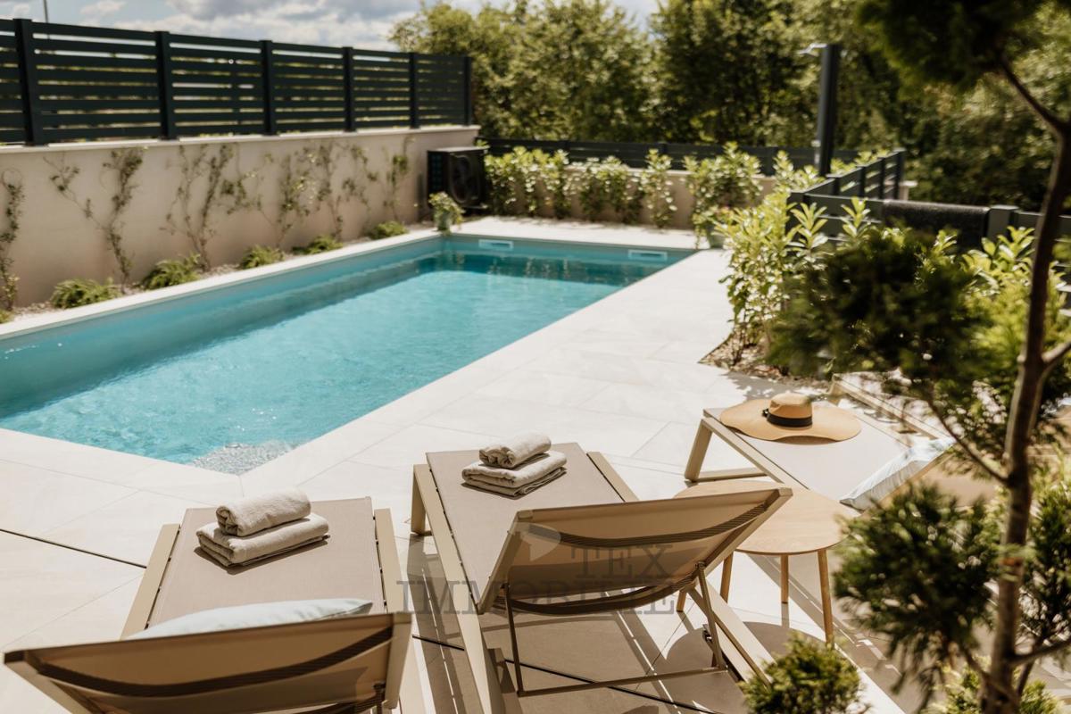 Poreč okolica, dvojna kuća u izgradnji u blizini moraa