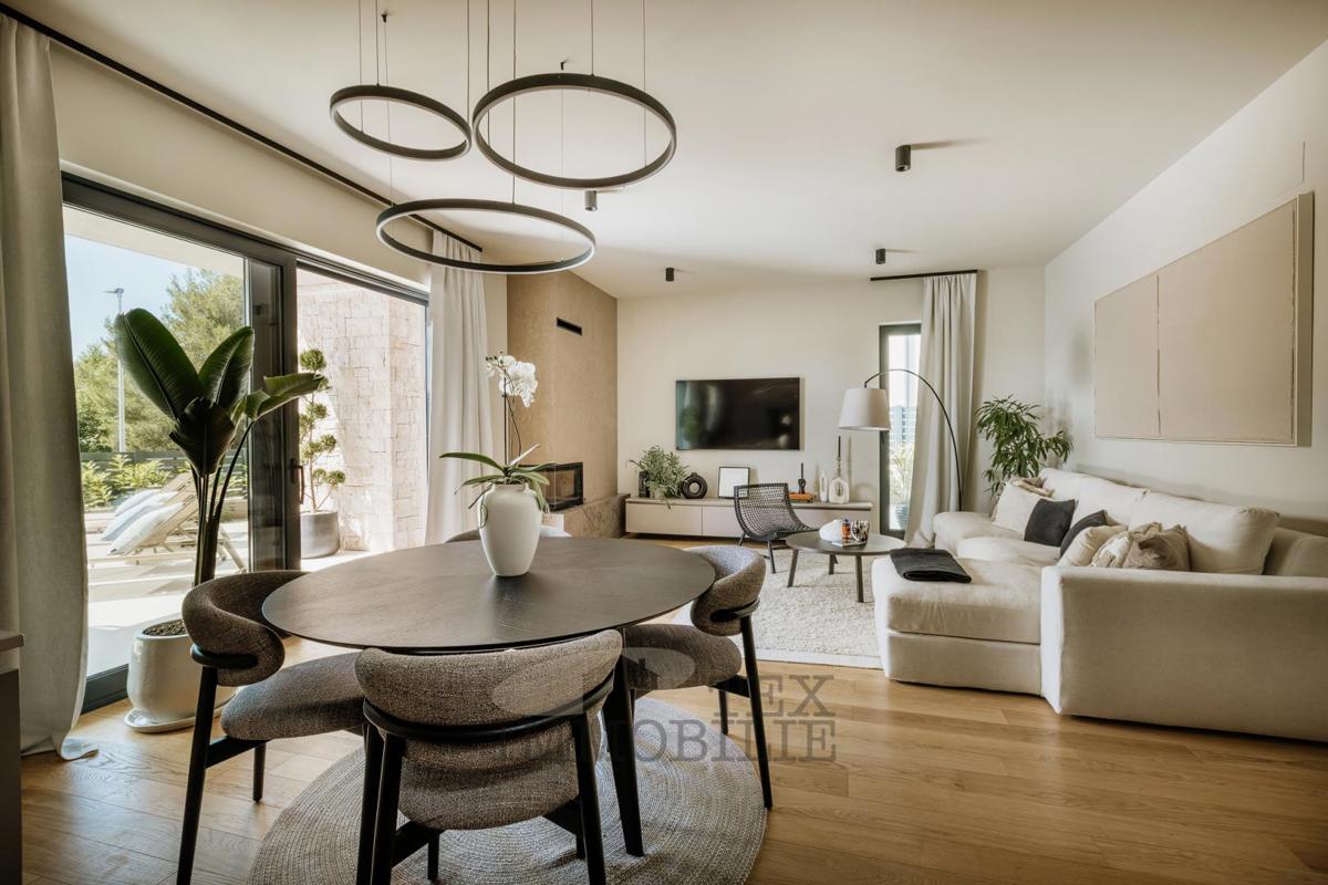 Poreč okolica, dvojna kuća u izgradnji u blizini moraa